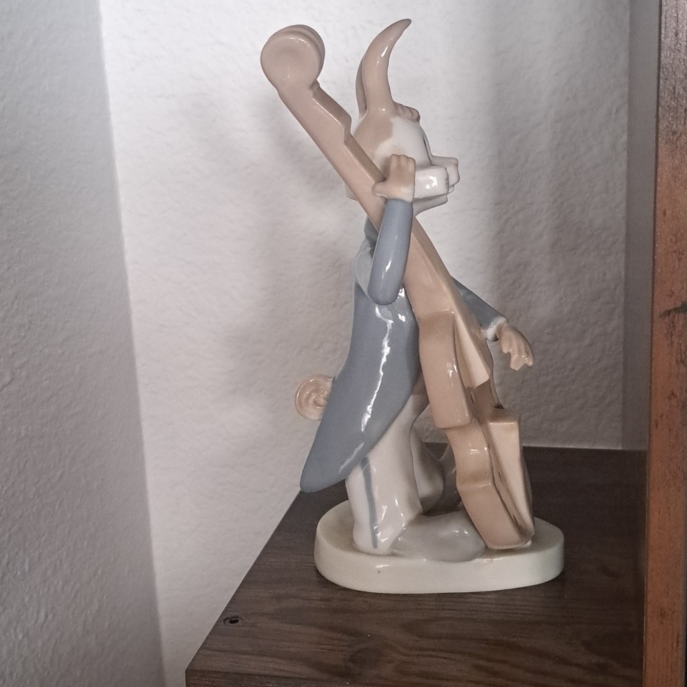 Porcelain Figurine Of Rabbit Playing Stringed Instrument - Picture 6 of 7